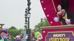 VOICED : Disney inaugura parque de atracciones en Shanghai News Clip