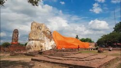 Reclining Buddha of Wat Lokaya Sutha in Ayutthaya, Thailand (Ayutthaya historical park ) Stock Footage