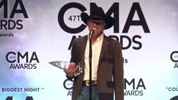 Country stars react backstage to their CMA wins Instructional Video