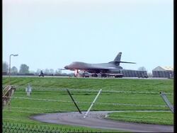 UK: KOSOVO: B-1 BOMBERS RETURN AFTER SUCCESFUL MISSION Instructional Video