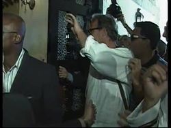 Kevin Costner in Cuba to promote his new film News Clip