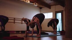 SLO MO Women's yoga studio Stock Footage