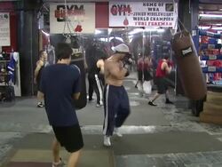 ATMOSPHERE: Gleason's Gym at the Oscar de la Hoya Leads Boxing Clinic for Teenage Boxers of USA Boxing Metro Stock Footage