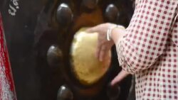 Generate sound of gong. Stock Footage