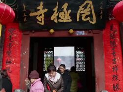 MS Pilgrims going to pray for good luck during Chinese Lunar New Year at Buddhist temple / xi'an, shaanxi, china Stock Footage