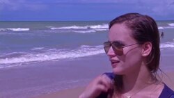 Tourists and WC visitors warned to be on the alert for sharks if they dare to take a dip Instructional Video