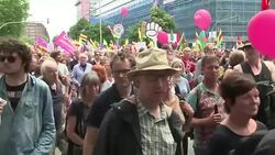 CLEAN : G20: 20,000 protesters in streets of Hamburg News Clip