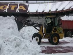 Workers continued on Wednesday to shovel snow out of the University of Minnesota's TCF Bank Stadium as preparations for Monday night's Minnesota-Chicago NFL game continue. (Dec. 15) News Clip