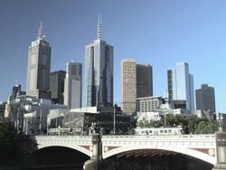 Sunlit Princess Bridge across the Yarra River with the Skyline of East Melbourne, Victoria, Australia Stock Footage