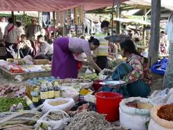 MS View of Woman selling spices at local market / Nyaungshwe, Shan State, Myanmar Stock Footage