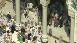 CLEAN : Pilgrims perform Friday prayers in Mecca News Clip