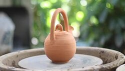 piece of work on the pottery wheel Stock Footage