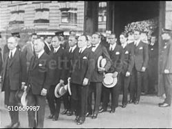 1926: NEW YORK CITY: Silent film actress Pola Negri (1897-1987) being escorted from funeral home into waiting car, pallbearers walking w/ casket of Silent film star Rudolph Valentino on shoulders, Instructional Video