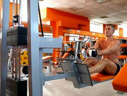 Body builder - Ruder station Stock Footage