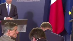 CLEAN : EU demands progress on Brexit divorce before trade talks News Clip