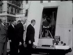 US AMBULANCES FOR GREAT BRITAIN - News Clip