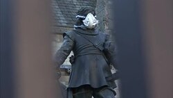 Greenpeace Activists Highlight Dangers of Pollution By Putting Face Masks on London Landmark Statues News Clip