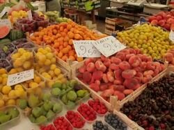 MH TU Busy Fruit Market / Venice, Italy Stock Footage