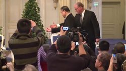 Literature winner, criticised for links to Communist Party, backs censorship News Clip