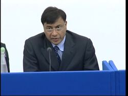 Steel tycoon Lakshmi Mittal raises offer for rival Arcelor, pledges no job cuts News Clip