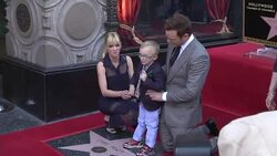 CLEAN : Guardian of the Galaxy star Chris Pratt unveils Hollywood star News Clip