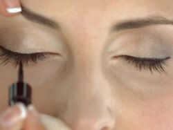 HD: Applying Eyeliner Stock Footage