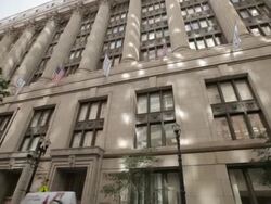 TD from skyscraper to median in Chicago Stock Footage