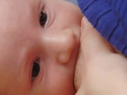 Baby suckles Stock Footage