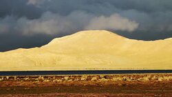 lake and mountain, Siling Lake, tibet Stock Footage