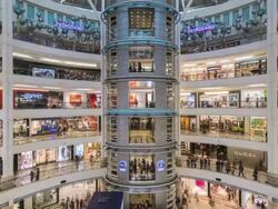WS T/L Petronas Towers, KCC shopping centre, interior of busy shopping complex / Kuala Lumpur, Selangor, Malaysia Stock Footage