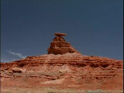 WA Red rock structure, Mexican Hat, blue sky, Utah, USA Stock Footage