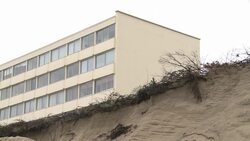 CLEAN : France's south-western coast fights the oc News Clip