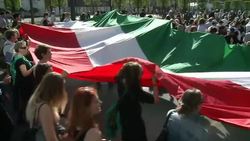 Hungarian Jews march in memory of Holocaust News Clip