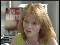 USA: PAPERBACK COPIES OF STARR REPORT ON SALE AT BOOKSTORES News Clip