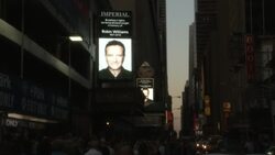 Broadway dims its lights in tribute to Robin Williams News Clip