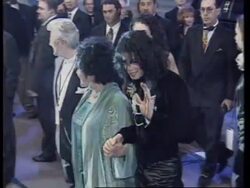 USA: ELIZABETH TAYLOR RECOVERS IN HOSPITAL FOLLOWING A FALL Instructional Video