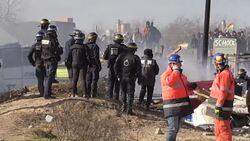 CLEAN : Police forces intervene at Jungle migrant camp evacuation News Clip