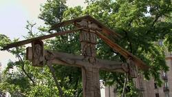 CLEAN : Trudeau lays flowers in Kiev for victims of Maidan protests News Clip