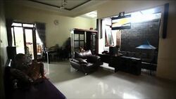 VOICED : Venta de casa con esposa dentro en Indonesia News Clip