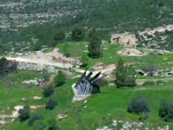  WS AERIAL ZI DO View of temple mount in city / Jerusalem, Judea mountains, Israel Stock Footage