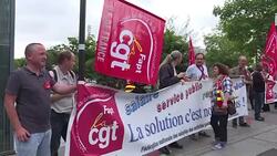 CLEAN : Small workers' strike over French mobile operator's job cuts News Clip