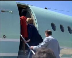 BUSINESS CONFERENCE TO FRANCE - MUTE COLOUR - COLOUR VERY GOOD News Clip