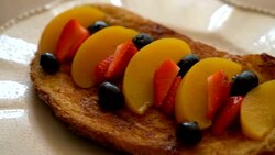french toast with peach, strawberry and blueberries Stock Footage
