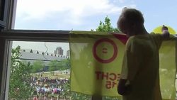 VOICED : Rohan Dennis, primer maillot amarillo News Clip