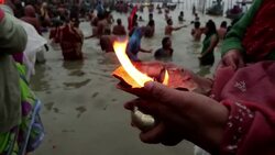 Thousands gather at River Ganges for holy dip they believe will wash away their sins Instructional Video