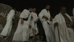 Hajj pilgrims prepare to pray at Mount Arafat Instructional Video