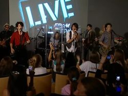 Jonas Brothers perform live in New York News Clip