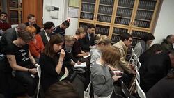 VOICED : Un ruso homosexual habla sobre la tortura policial en Chechenia News Clip