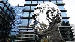 K, David Cerny Sculpture in Prague City Stock Footage