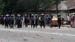 Students in jobs protest vandalise vehicles, set them on fire, police use tear shell, rubber bullets News Clip